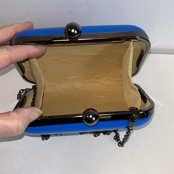 Blue Padded Pillbox snap Close Purse with detachable Chain - Picture 2 of 6